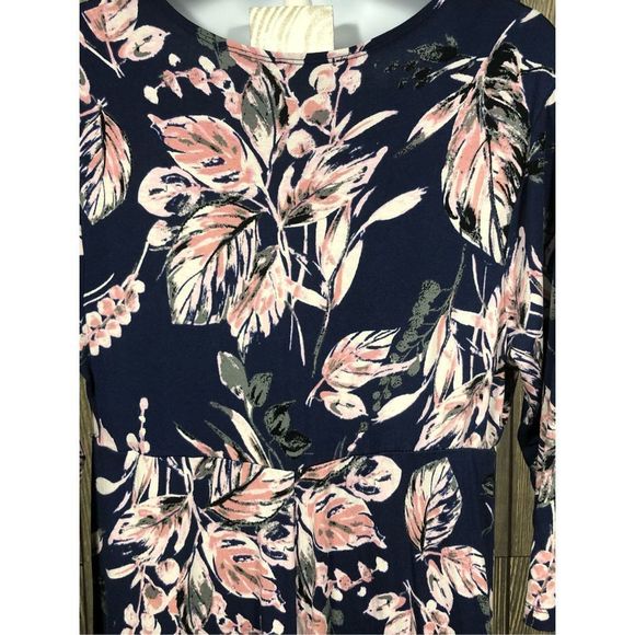 Flutter & Kick size Medium maternity dress - Picture 5 of 5